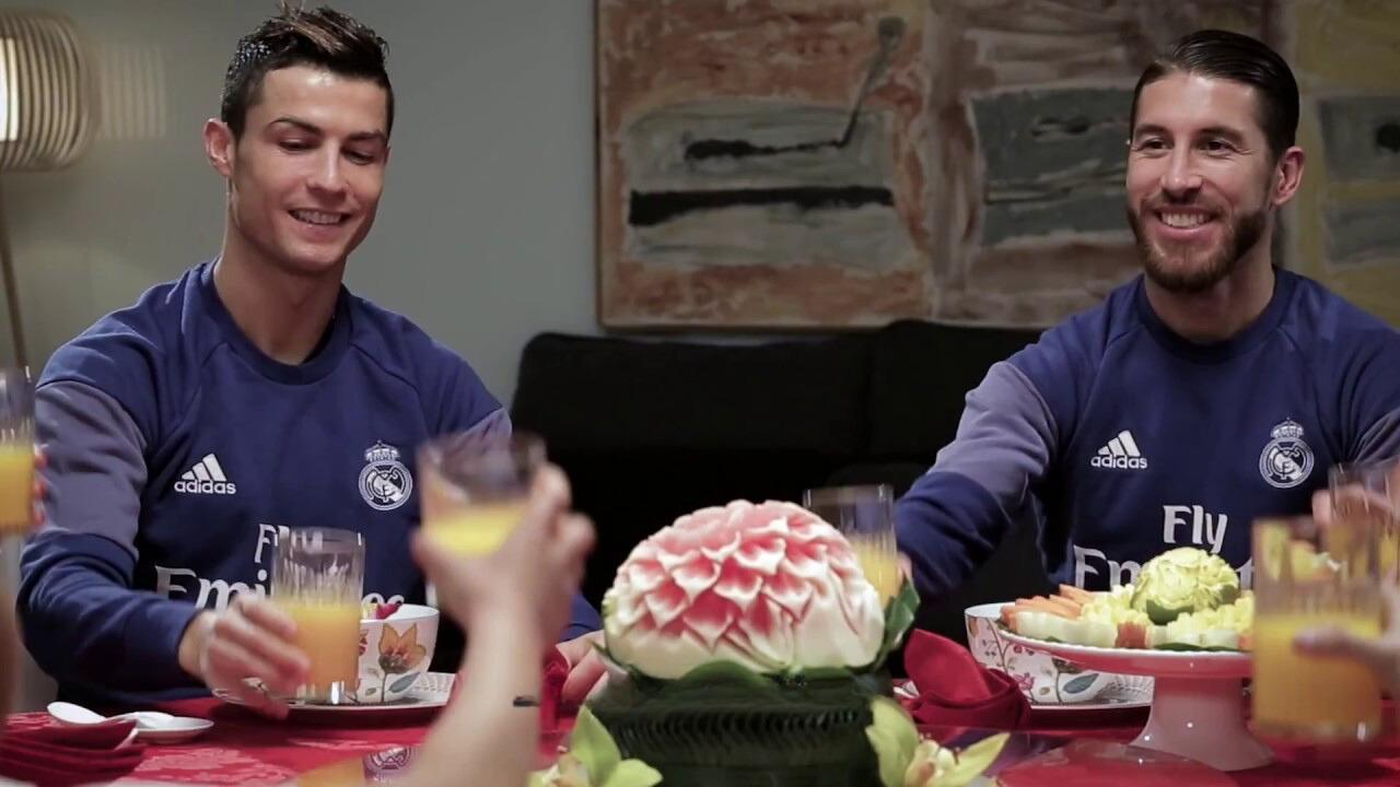 Cristiano ronaldo and sergio ramos eating